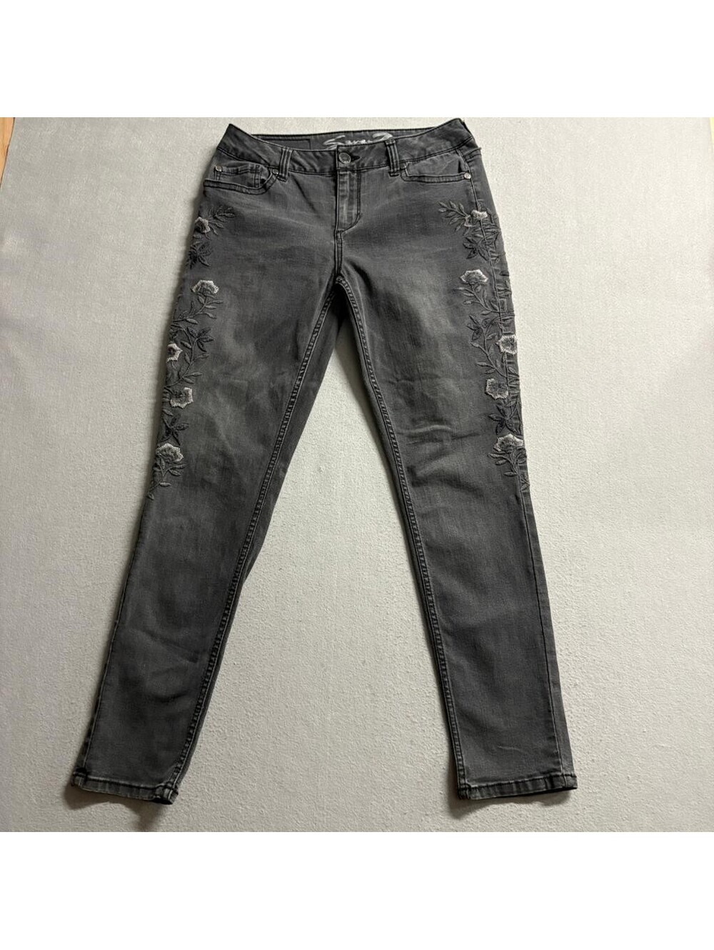 Seven7 Womens Gray Embroidered Floral Skinny Jeans Size 6 Stretch Denim